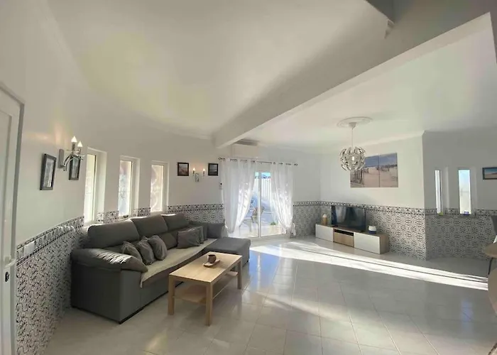 Orange With Private Pool וילה *