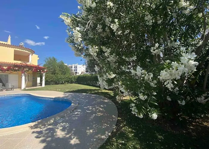 Orange With Private Pool فيلة البوفيرا