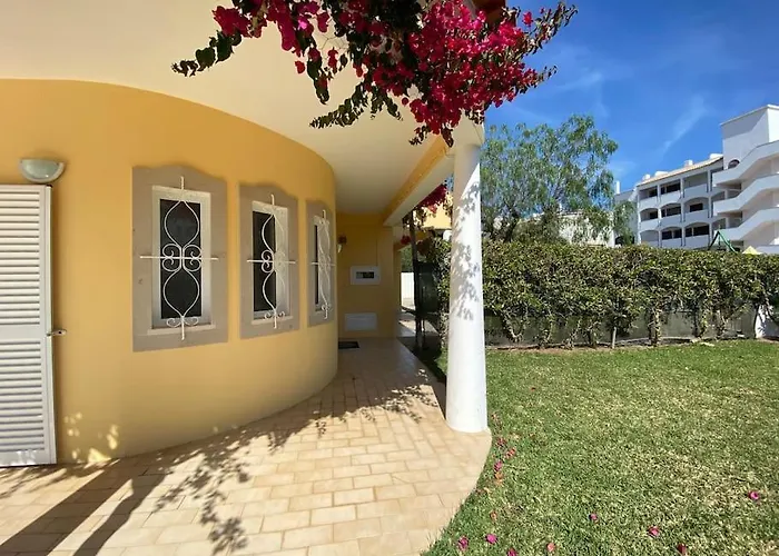 Orange With Private Pool فيلة البوفيرا